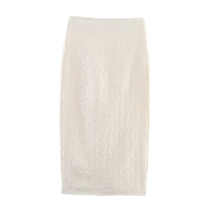 Jupe crayon blanche taille haute avec tissu texturé froncé et coupe midi élégante