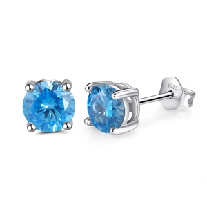 Vue détaillée des boucles d'oreilles en argent S925 avec zircon bleu saphir rond