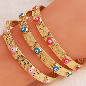 Bracciale Aperto Evil Eye Consistenza Martellata Ottone Placcato Oro 18K Smalto Gioielli Di Moda Irregolari Per Donna