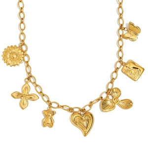 Collier en acier doré avec pendentifs variés tournesol ours cœur et motifs papillon chic