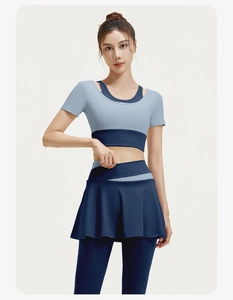 Detail view of high-elasticity blue yoga set featuring layered top and running leggings