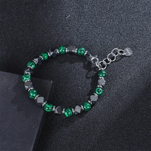 Bracelet bohème en malachite verte 6mm et perles d'hématite avec chaîne en acier inoxydable