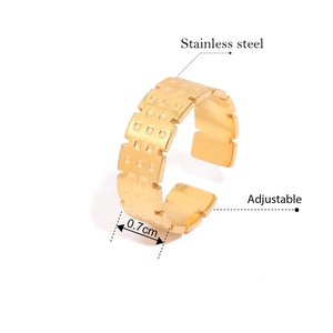 Detail showing gold stainless steel adjustable ring with 0.7cm grid embossed texture