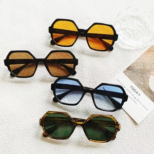 Lunettes de soleil hexagonales surdimensionnées élégantes en plusieurs couleurs