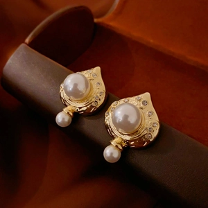 Vintage Französischer Stil Herz Stecker Ohrringe Legierung Strass Imitation Künstliche Perle Mit Silbernen Ohrringstift Damen