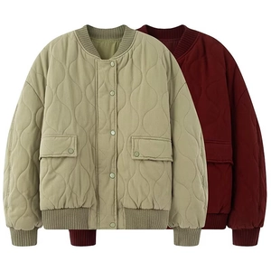 Veste bomber matelassée oversize kaki et bordeaux avec col baseball et boutons-pression