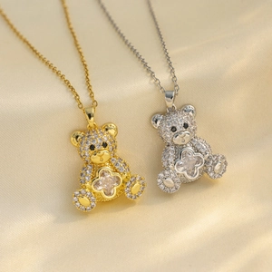 Cute Titanium Steel Bear Pendant Necklace For Women Cute Rhinestone Four-Leaf Clover Bear Clavicle Chain Fashion Jewelry Gift