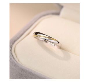 Macro detail of S925 silver ring featuring a matte gold stripe on a polished metal band