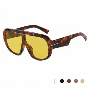 Fashionable oversized aviator sunglasses with tortoise frame, yellow lenses and T-shaped metal detail
