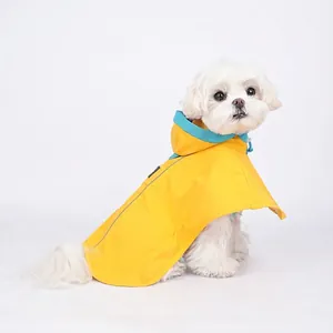 Impermeabile giallo per cani con cappuccio e striscia riflettente per piccoli animali