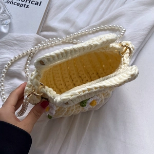 Handmade woven gardenia shell bag with daisy decor and elegant pearl chain strap