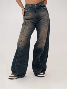 Vintage Schlagjeans mit niedriger Taille und Distressed-Waschung in Weitbeinform
