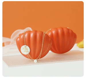 Detail of shell-shaped wedding favor box with pearl necklace and Forever Love tag