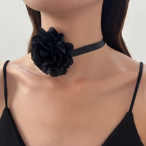 French Retro Rose Flower Choker Necklace For Women Elegant Satin Fabric Oversized Floral Statement Neck Chain Party Evening Jewelry