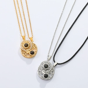 Collane magnetiche sole e luna con proiezione per coppie in finitura oro e argento