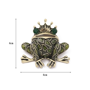 Charming crown frog prince brooch with green enamel and 4cm dimensions display