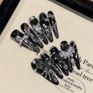 Faux ongles noirs de luxe avec papillons 3D, perles et strass brillants pour femmes