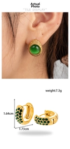 Detailed view of vintage gold C-shape earrings with emerald zircon and exact dimensions