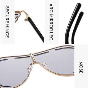 Détails de lunettes de soleil en métal doré avec charnières solides et branches ergonomiques
