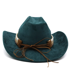 Détail d'un chapeau de cowboy en daim vert foncé avec ruban tissé à motifs d'étoiles