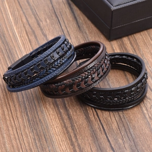 Herren Geflochtenes Lederarmband Mehrlagig Legierung Magnetverschluss Vintage Punk Stil Handgefertigter Schmuck
