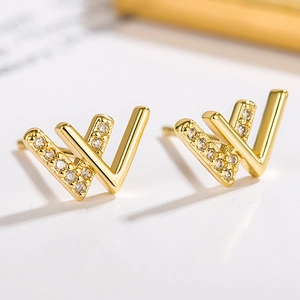 Fashion Copper Double V Letter Stud Earrings For Women With 925 Sterling Silver Post Rhinestone Inlaid Geometric Jewelry