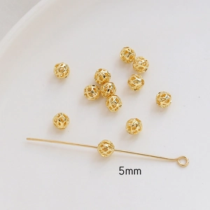 Détail de perles sphériques creuses plaquées or 5mm pour la création de bijoux
