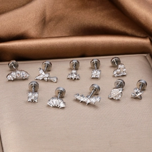 Set mit 10 silbernen Edelstahl-Ohrsteckern mit Zirkon-Schmetterlingen und Herzen