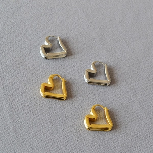 Niche Design Brass Folding Heart Earrings For Women Gold Plated Simple Geometric Heart Hoop Earrings Fashion Jewelry