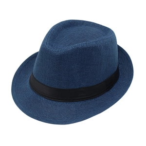 Nahaufnahme des dunkelblauen Trilby-Huts mit atmungsaktivem Mesh-Gewebe und schwarzem Band