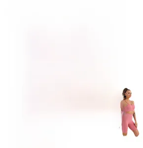 Infografik zu High-Waist-Shorts mit Peach-Lift und Sport-Bh in hellem Rosa-Stoff