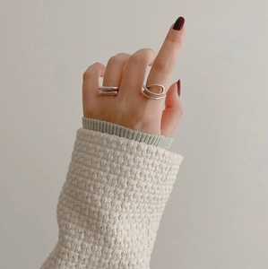 Minimalist S925 sterling silver rings with curved and parallel designs on model hand