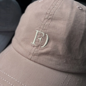 Classic washed cotton baseball cap in dusty pink with FD embroidery and curved brim