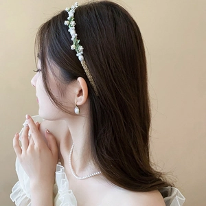Serre-tête de luxe français avec perles blanches et fleurs vertes sur monture dorée