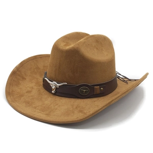 Chapeau de cowboy marron en daim avec tête de taureau en métal sur bande cuir