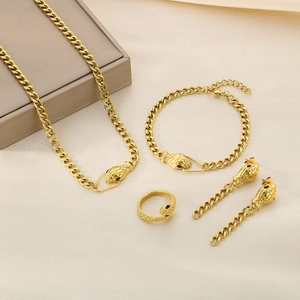 Parure bijoux serpent dorée vintage hip hop avec yeux verts et chaîne gourmette épaisse