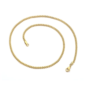Élégant collier à chevrons en acier inoxydable doré avec fermoir sur fond blanc