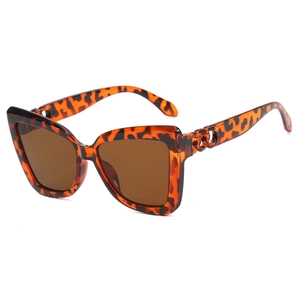 Retro cat-eye tortoiseshell sunglasses with brown lenses and metal hollow ring detail