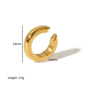 Dettaglio dell'orecchino a clip in acciaio dorato 18K con misure 14mm e peso di 3,0g