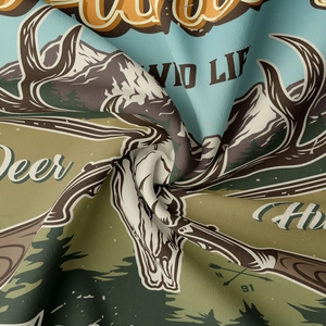 Détail macro d'une tapisserie de camping avec motif tête de cerf et tissage du tissu