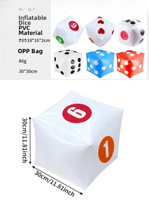 Dettaglio del dado gonfiabile in PVC da 30cm con dimensioni e motivi a pois colorati