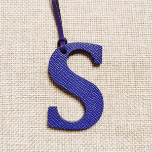 Lila Leder Buchstabe S Tasche Anhänger stilvolle Accessoires für Damen Handtasche