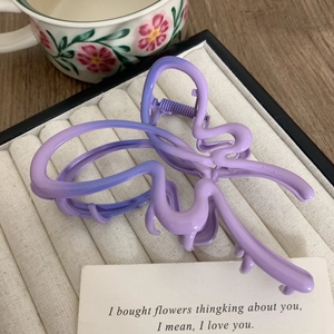 Pinza per capelli a farfalla sfumata viola con design metallico scavato per acconciature