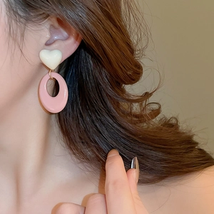 Sweet contrast resin heart and oval dangle earrings for women with silver needle