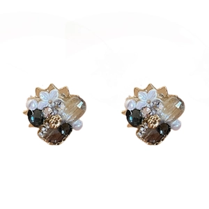 Elegant floral stud earrings featuring crystal rhinestones and small pearls on gold base