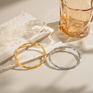 Eleganti bracciali in stile bambù oro 18 carati e argento su pietra con decori naturali