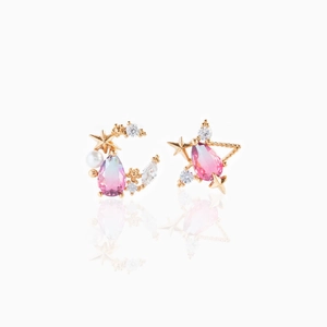 Orecchini a perno in oro 18K con stella e luna, pietre sfumate blu-rosa e perline