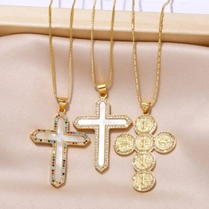 Collar Con Colgante De Cruz Cobre Chapado En Oro Con Circonitas De Colores Y Concha De Nácar Joyas Religiosas