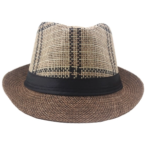 Cappello fedora in paglia bicolore con corona a scacchi e nastro nero per la protezione solare