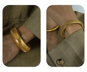 Detailed view of the 20mm wide chunky gold spiral stretch bracelet with metallic finish